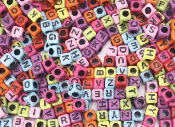 Miçangas Colorida Dadinho Alfabeto 10 Gramas