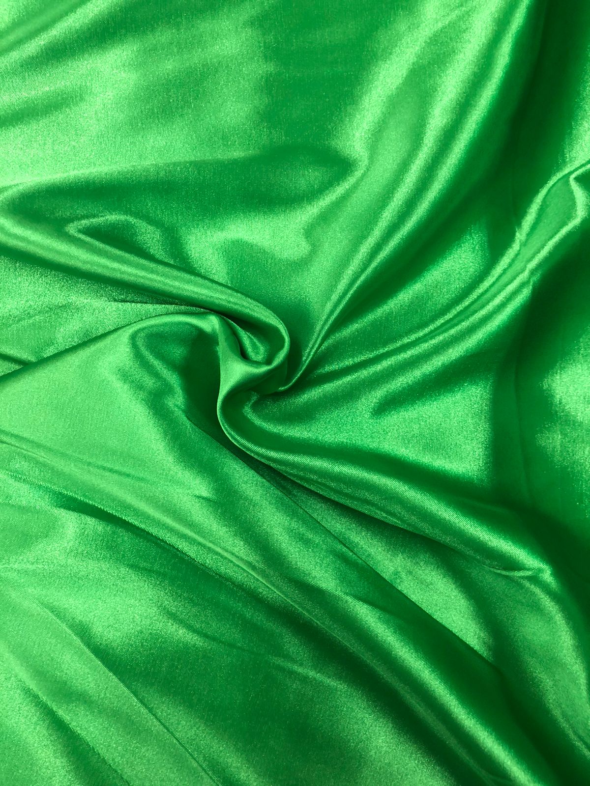Tecido de Cetim Verde Bandeira com Elastano.