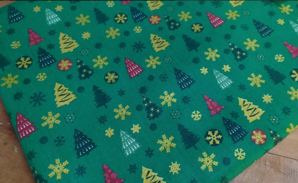 Tecido Tricoline Verde Arvore e Floco de Natal